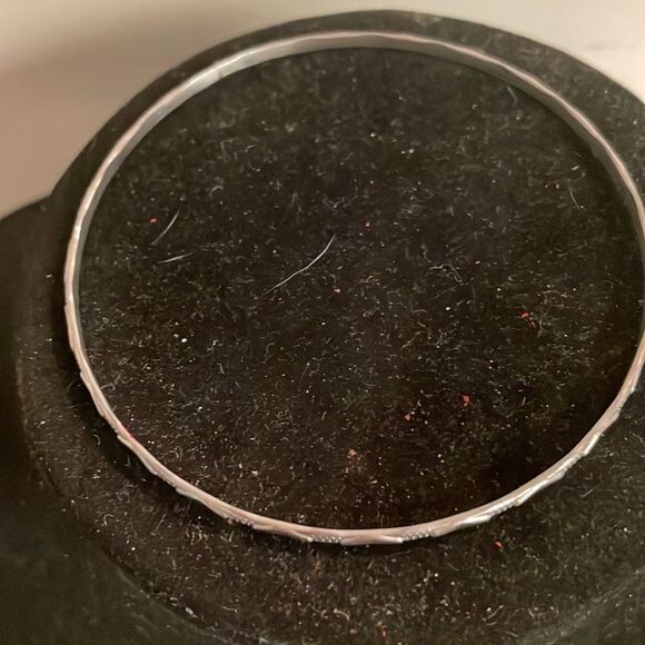 Retro 1990s 7.5” polished silver tone diamond etched stackable bangle bracelet - Picture 4 of 10